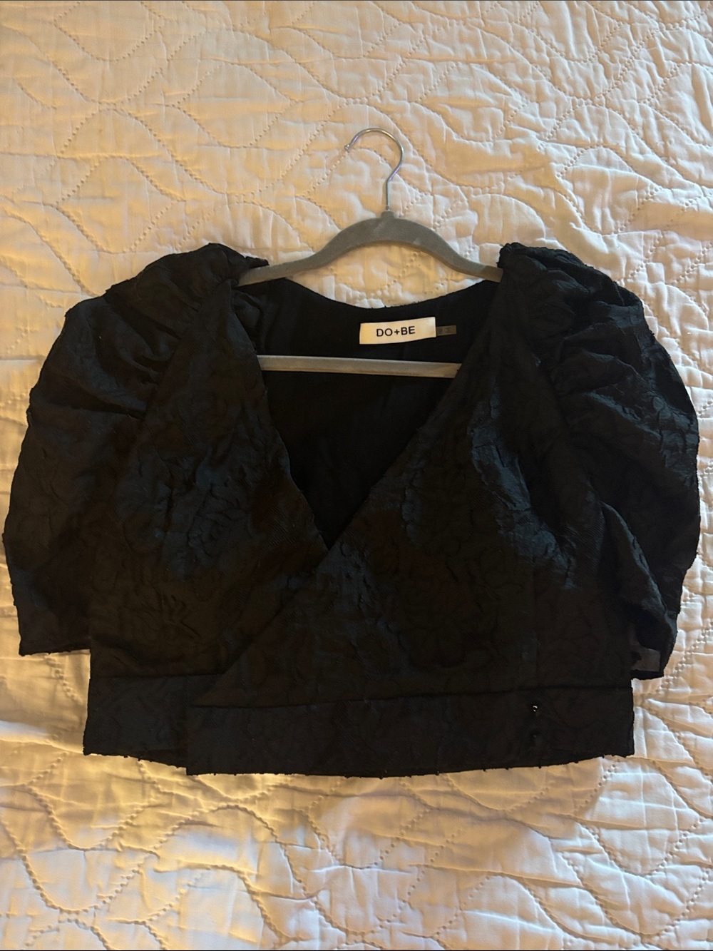 DO+BE Black Puff Sleeve Textured V-Neck Crop Top